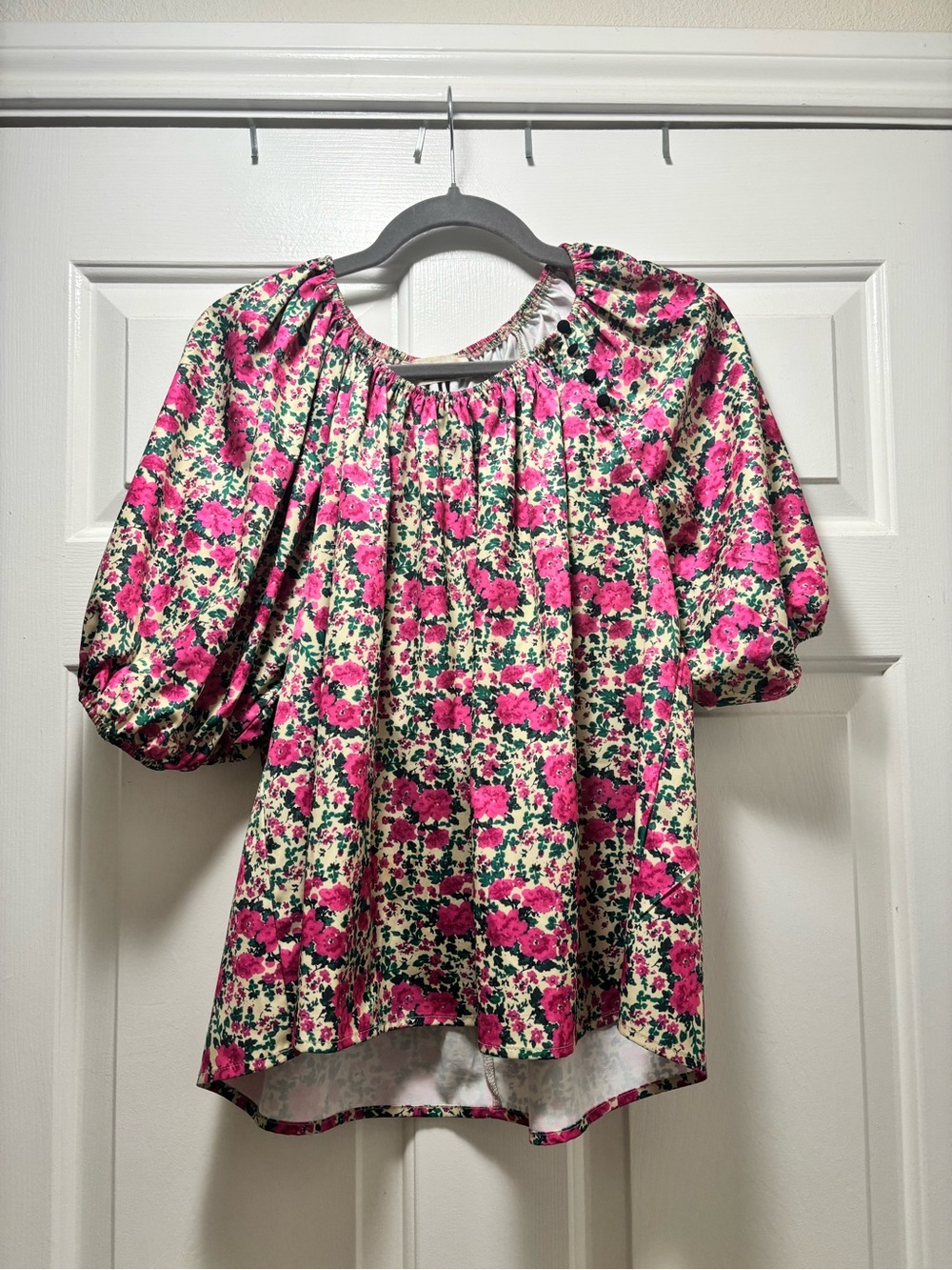 Puff-Sleeve Floral Blouse in Pink and Cream